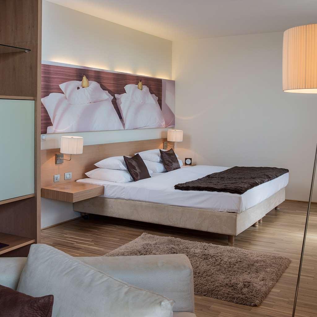 Falkensteiner Balance Resort Stegersbach - Adults Only Δωμάτιο φωτογραφία A modern bedroom