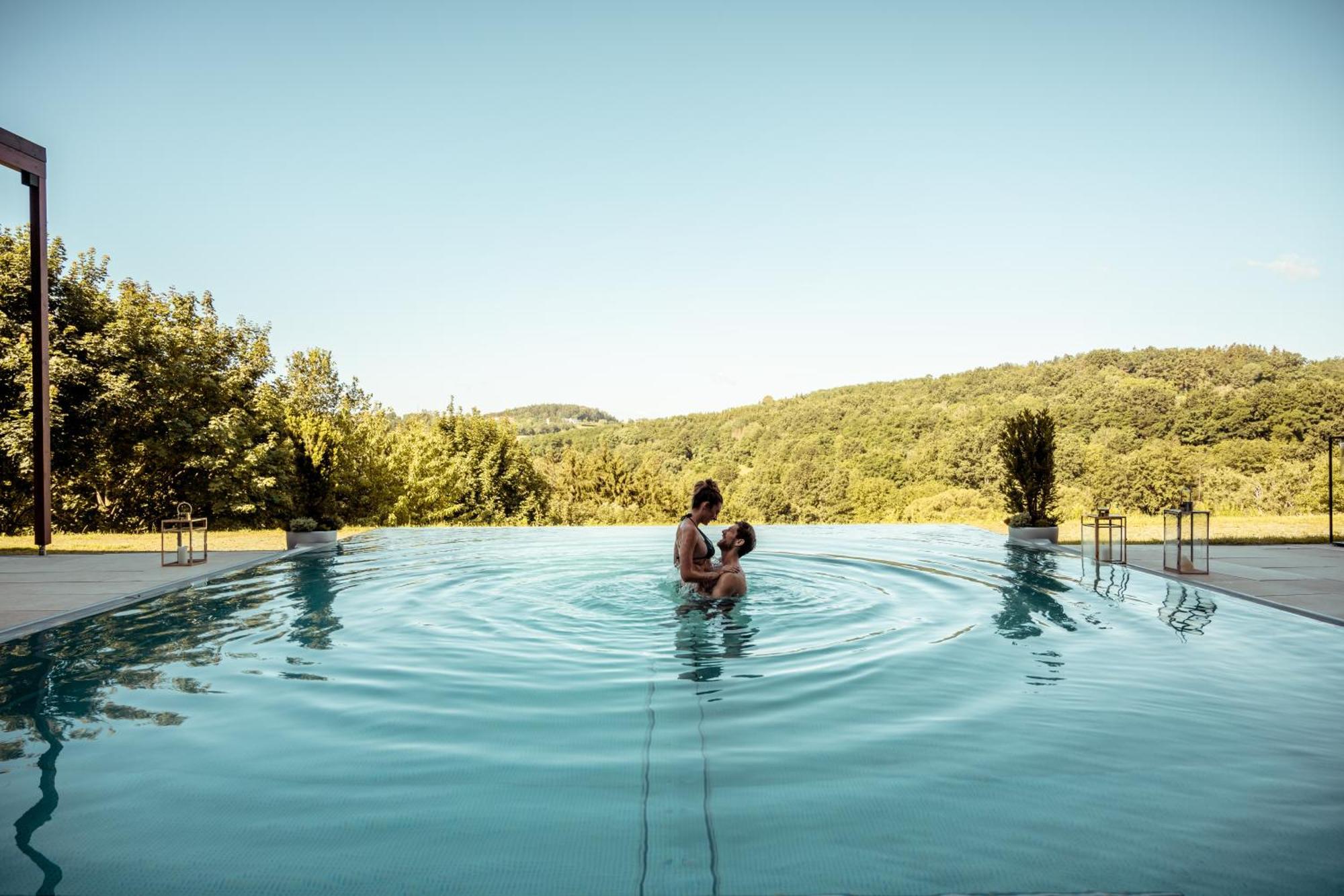 Falkensteiner Balance Resort Stegersbach - Adults Only Εξωτερικό φωτογραφία Infinity pool at the Hotel
